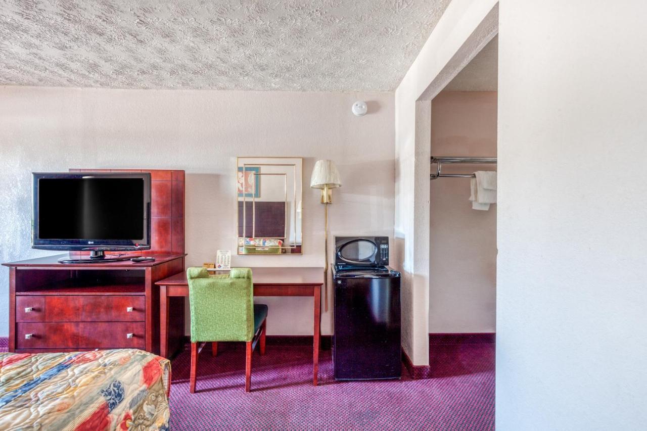 Oyo Hotel Decatur I-20 East & Wesley Club Dr ภายนอก รูปภาพ